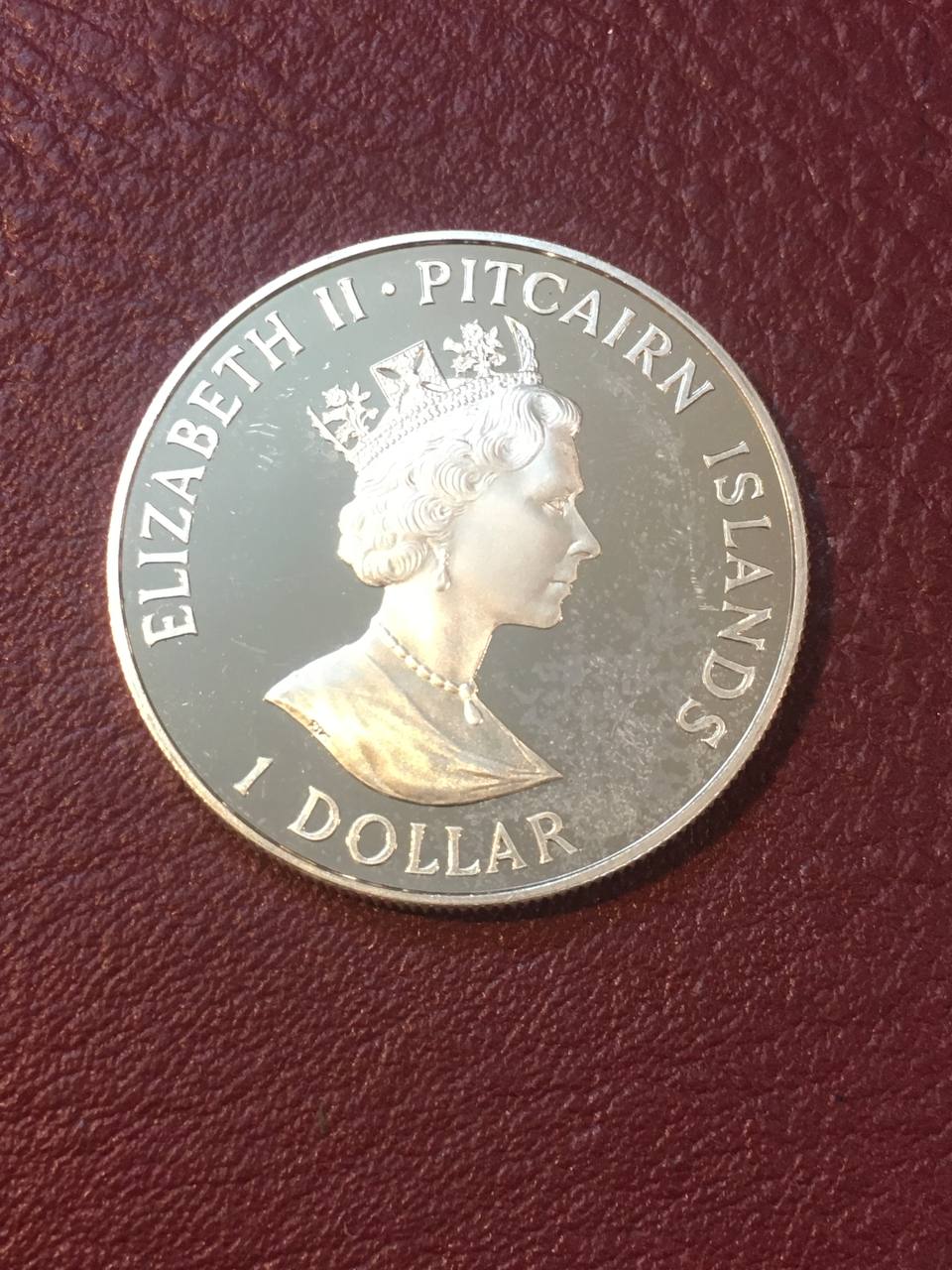 سکه نقره یک دلاری زیبای ایسلند با تصویر ملکه الیزات