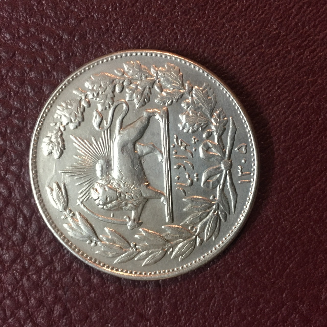 سکه نقره ۵٠٠٠ دیناری خطی یا عنوان ١٣٠۵ رضا شاه در حد بانکی و عالی کمیاب و ارزشمند